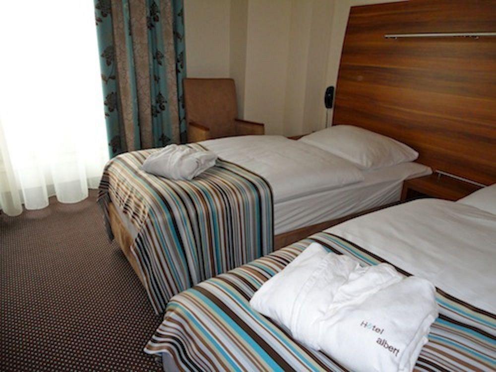 Albert Premier Hotel Bagnoles-de-l'Orne 외부 사진